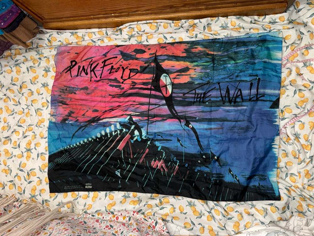 Vintage 1982 Pink Floyd The Wall Marching Hammers Tapestry Flag Winterland Heart